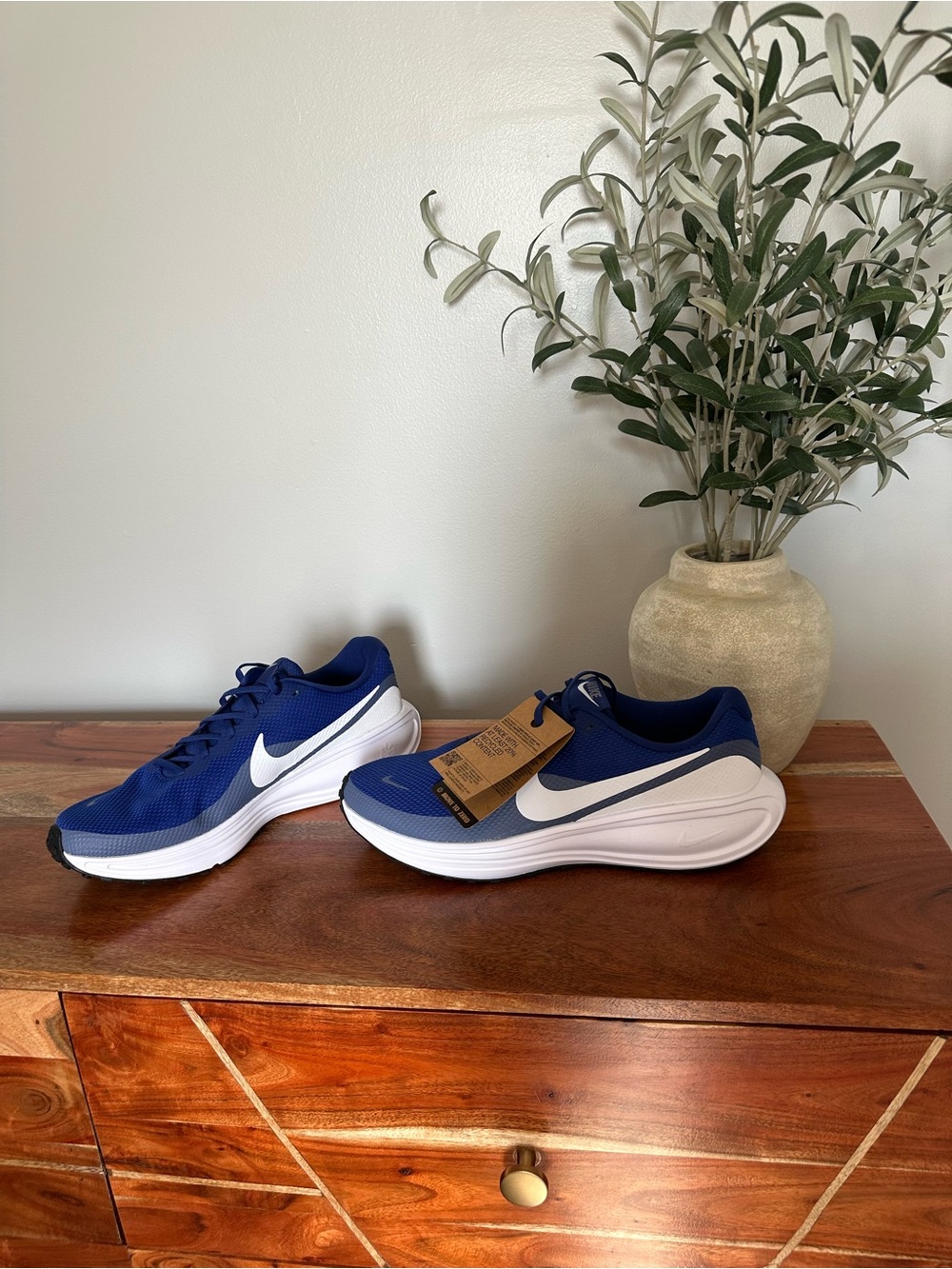 Nike Men’s Revolution 8 Running Shoes Size 13 NWT - Picture 2 of 3